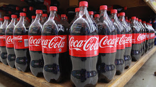 Σοκάρει υπάλληλος της Coca Cola με τις αποκαλύψεις του: Αυτά που είδαν με έκαναν να... - Φωτογραφία 1