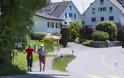 Ελβετικό χωριό προτίμησε να πληρώσει 260.000 ευρώ για να μην πάρει ούτε έναν πρόσφυγα - Φωτογραφία 4