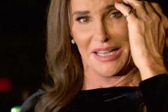 Το φόρεμα με το σκίσιμο της Caitlyn Jenner που τράβηξε τα βλέμματα [photos]