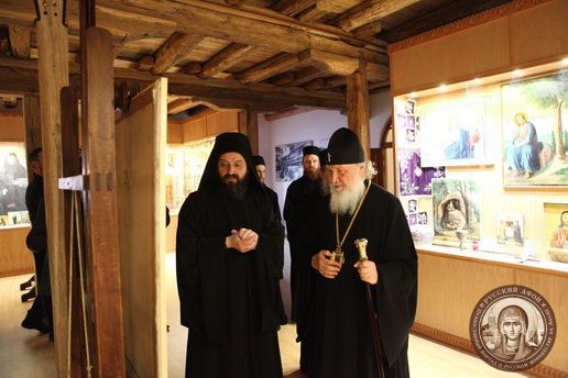 8480 - Μουσείο εκθεμάτων του 19ου και 20ού αιώνα στην Ιερά Μονή Αγίου Παντελεήμονος. Πρώτος επισκέπτης ο Πατριάρχης Μόσχας κ. Κύριλλος (φωτογραφίες) - Φωτογραφία 14