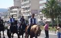 Άλογα και άμαξες έκαναν παρέλαση στο κέντρο του Βόλου - Εντυπωσίασε το θέαμα