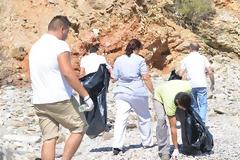 Καθάρισαν την παραλία του Φόδελε