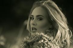 Η Adele βγαίνει βόλτα στο Άμστερνταμ με... [photos]