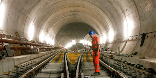 Εγκαινιάζεται την Τετάρτη το μεγαλύτερο σιδηροδρομικό τούνελ του κόσμου - Φωτογραφία 1