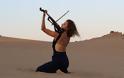 Η βιολίστρια που «προκάλεσε» αμμοθύελλα στην Σαχάρα της Λήμνου... [photo+video] - Φωτογραφία 1