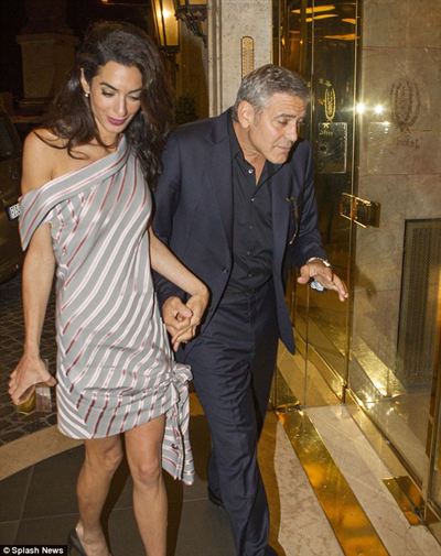 Amal Alamuddin: Τι φόρεσε στη Ρώμη και κατέπληξε τα πλήθη; - Φωτογραφία 4