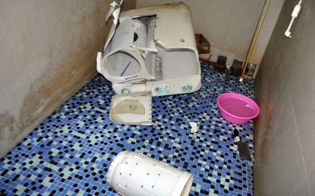 Σφήνωσε το κεφάλι του μέσα στο πλυντήριο! [photos] - Φωτογραφία 4