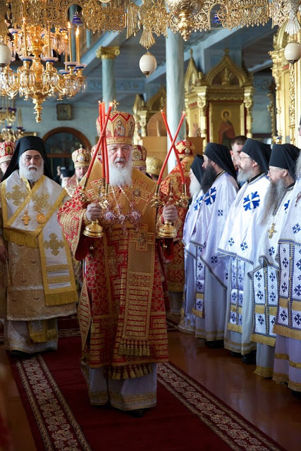 8490 - Φωτογραφίες από την Πατριαρχική Θεία Λειτουργία, που τελέστηκε στην Ιερά Μονή Αγίου Παντελεήμονος, με συλλειτουργούς πέντε Ηγουμένους Αγιορειτικών Μονών - Φωτογραφία 11