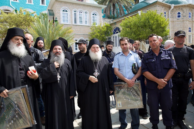 8490 - Φωτογραφίες από την Πατριαρχική Θεία Λειτουργία, που τελέστηκε στην Ιερά Μονή Αγίου Παντελεήμονος, με συλλειτουργούς πέντε Ηγουμένους Αγιορειτικών Μονών - Φωτογραφία 30