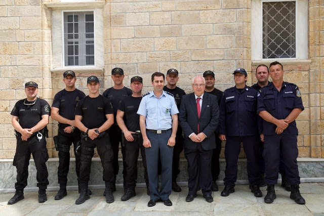 8490 - Φωτογραφίες από την Πατριαρχική Θεία Λειτουργία, που τελέστηκε στην Ιερά Μονή Αγίου Παντελεήμονος, με συλλειτουργούς πέντε Ηγουμένους Αγιορειτικών Μονών - Φωτογραφία 35