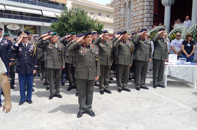 Θλίψη και υπερηφάνεια στο ύστατο χαίρε του διευθυντή της Αεροπορίας Στρατού - Φωτογραφία 8