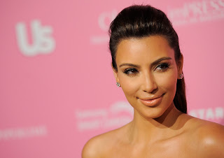 Αδυνάτισε η Kim Kardashian και βγήκε έξω με βερμούδα... [photos] - Φωτογραφία 1