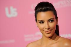 Αδυνάτισε η Kim Kardashian και βγήκε έξω με βερμούδα... [photos]