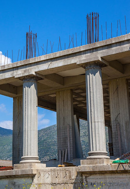 ΑΘΑΝΑΤΗ ΕΛΛΑΔΑ - 40 εξωφρενικές αυθαίρετες κατασκευές που βρίσκονται φυσικά στην Ελλάδα [photos] - Φωτογραφία 16