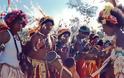 Εικόνες - ΣΟΚ! Φυλή στην Παπούα κάνει τα... σημάδια του κροκόδειλου με ΞΥΡΑΦΙ για να... [photos]