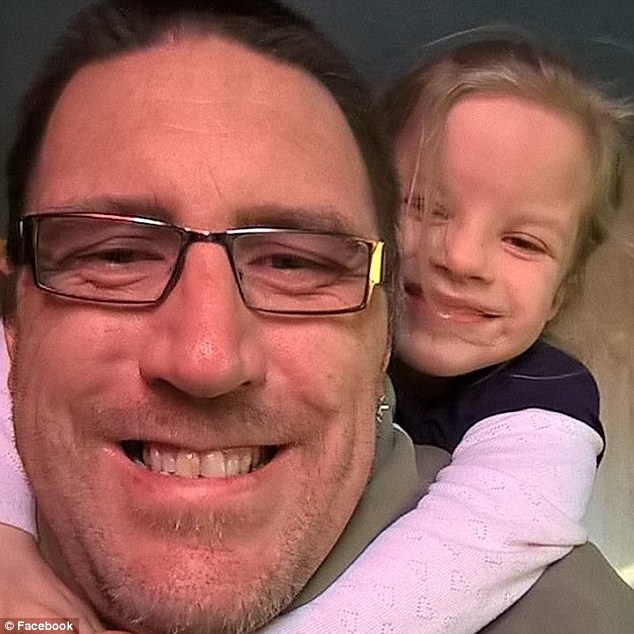 Πα-ΤΕΡΑΣ σκότωσε την 6χρονη κόρη του και τα δυο σκυλιά της γιατί... [photos] - Φωτογραφία 2