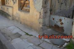 ΣΟΚ - Καρφώνουν με σανίδες τις πόρτες και τα παράθυρα στα Τρίκαλα [photo]