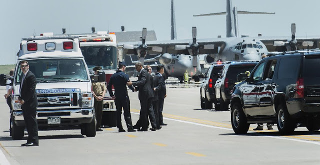 Συνετρίβη μαχητικό αεροπλάνο σε τελετή αποφοίτησης της Πολεμικής Αεροπορίας - Παρών ο Ομπάμα - Φωτογραφία 1