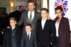 Οι Beckhams κάνουν διακοπές στην Ελλάδα! Δείτε τις απίστευτες φωτογραφίες που ανεβάζουν... [photos]