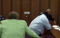 Απίστευτες σκηνές σε δικαστήριο - Δεν άντεξε μόλις είδε τον δολοφόνο της κόρης του και... [photo]