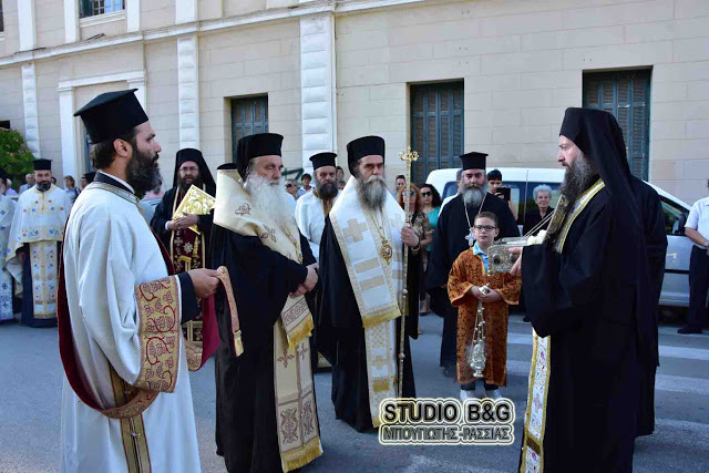 8509 - Το Ναύπλιο υποδέχθηκε την Τιμία Χείρα της Αγίας Μαρίας της Μαγδαληνής, από την Σιμωνόπετρα - Φωτογραφία 2