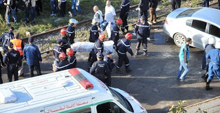 33 νεκροί και 22 τραυματίες από σύγκρουση ημιφορτηγού με λεωφορείο στην Αλγερία - Φωτογραφία 1