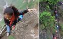 Μαθητές σκαρφαλώνουν σε βουνό για να πάνε σχολείο! [photos+video]