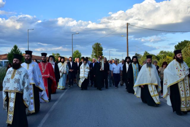 Με μεγαλοπρέπεια στη Λάρισα μετά από 110 χρόνια η Ιερή Εικόνα της Παναγίας Τριάδος από το Καβακλί - Φωτογραφία 2