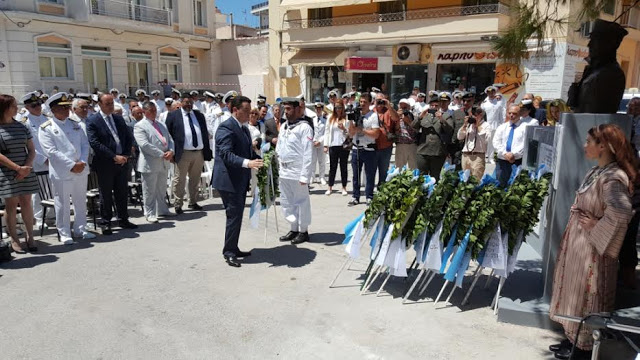 Αποκαλυπτήρια από τον ΑΝΥΕΘΑ Δημήτρη Βίτσα και τον ΥΠΑΜ της Κύπρου Χριστόφορο Φωκαΐδη του μνημείου του Ευάγγελου Λουκά στη Σαλαμίνα - Φωτογραφία 7