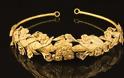 Βρετανός βρήκε κάτω από το κρεβάτι του αρχαίο ελληνικό χρυσό στέμμα 2.300 ετών! [photos]