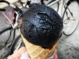 Μαύρο παγωτό η νέα μόδα στη Νέα Υόρκη! [photos] - Φωτογραφία 1