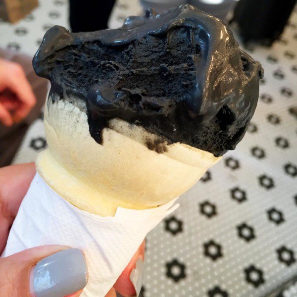 Μαύρο παγωτό η νέα μόδα στη Νέα Υόρκη! [photos] - Φωτογραφία 4