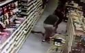 ΣΟΚ! Πήγε να κλέψει 13χρονη σε σουπερμάρκετ μπροστά στη μαμά της! [video]