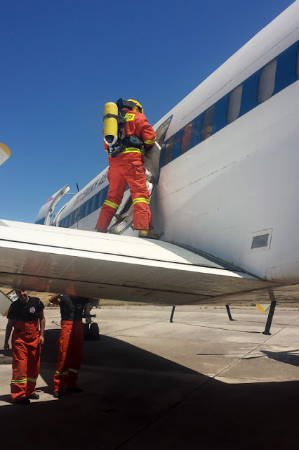 Εκπαίδευση Πυροσβεστών της ΠΑ στην Πυρόσβεση και Διάσωση Επιβατών Πολιτικών Αεροσκαφών - Φωτογραφία 6