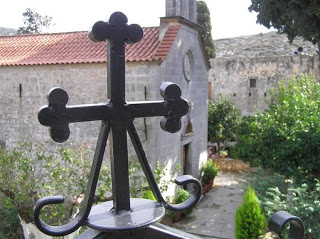 Μονή Αρετίου: Εδώ βρίσκεται ο μοναδικός Ναός του Αγίου Λαζάρου στην Κρήτη - Φωτογραφία 1