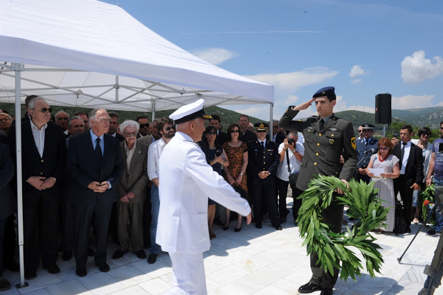 Παρουσία Αρχηγού ΓΕΕΘΑ σε Εκδηλώσεις Μνήμης στο Δίστομο - Φωτογραφία 3