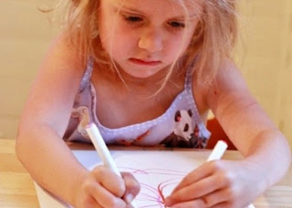 Πώς θα βοηθήσετε το παιδί να ακονίσει το μυαλό του… ζωγραφίζοντας! [video] - Φωτογραφία 1