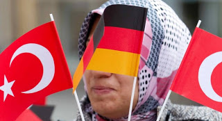 Η Γερμανία δεν μπορεί να προστατεύσει βουλευτές τουρκικής καταγωγής αν ταξιδέψουν στην Τουρκία - Φωτογραφία 1