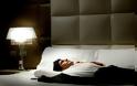 Δεν μπορείτε να κοιμηθείτε σε δωμάτιο ξενοδοχείου; Ορίστε τι να κάνετε...