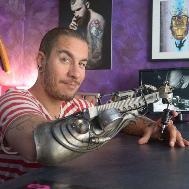Έχασε το χέρι του και το αντικατέστησε με μηχάνημα για τατουάζ! [photos+video] - Φωτογραφία 2