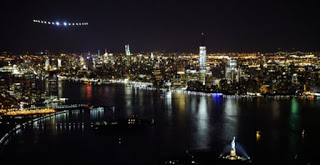 Στα φώτα της Νέας Υόρκης έφτασε το Solar Impulse - Φωτογραφία 1