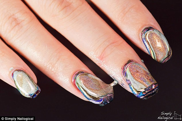 Beauty vlogger βάφει τα νύχια της με 116 στρώσεις μανό! [photos+video] - Φωτογραφία 4