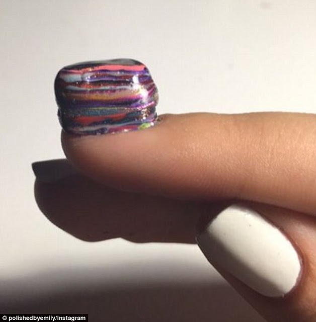 Beauty vlogger βάφει τα νύχια της με 116 στρώσεις μανό! [photos+video] - Φωτογραφία 8