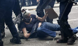 Νέα επεισόδια στο Παρίσι σε διαδήλωση για τα εργασιακά -Πάνω από 20 τραυματίες  [photos] - Φωτογραφία 1
