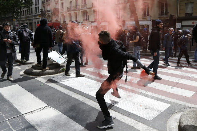 Νέα επεισόδια στο Παρίσι σε διαδήλωση για τα εργασιακά -Πάνω από 20 τραυματίες  [photos] - Φωτογραφία 3