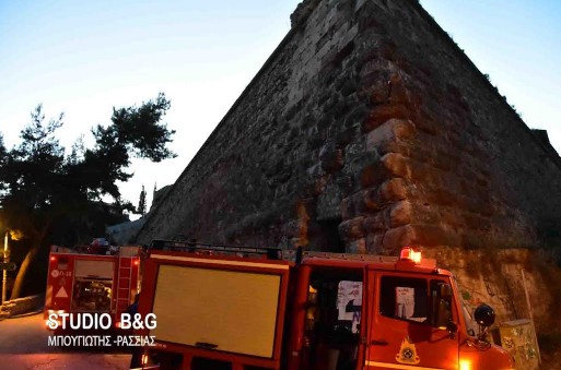 Ναυπλιο - Φωτιά μέσα στον Ενετικό Προμαχώνα [photos] - Φωτογραφία 8