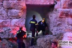Ναυπλιο - Φωτιά μέσα στον Ενετικό Προμαχώνα [photos]