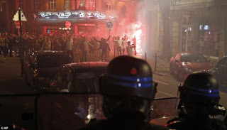 Εικόνες ντροπής στην Lille της Γαλλίας: Μάχη μεταξύ Άγγλων και Ρώσων οπαδών! [photos] - Φωτογραφία 1