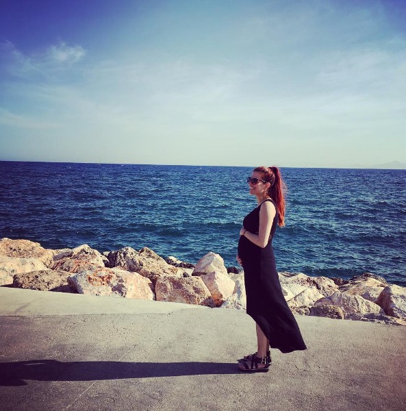 Ελληνίδα τραγουδίστρια από το X-Factor περιμένει το πρώτο της παιδί και το ανακοίνωσε μέσω Instagram! - Φωτογραφία 2