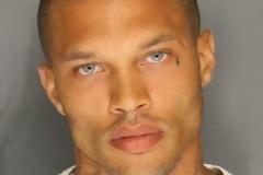 Ο γοητευτικός πρώην κατάδικος, Jeremy Meeks, στην πρώτη του επίσημη φωτογραφία ως μοντέλο [photos]